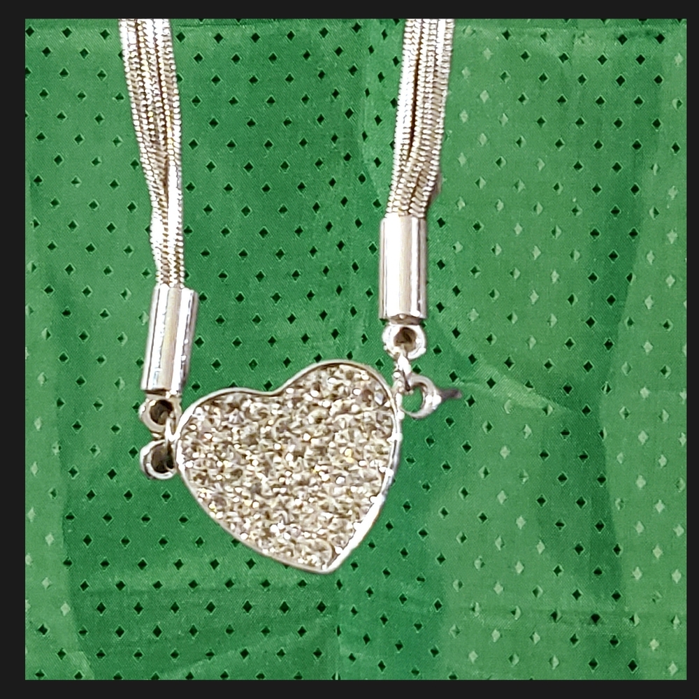 Elegant 3 String Magnetic Heart Necklace
